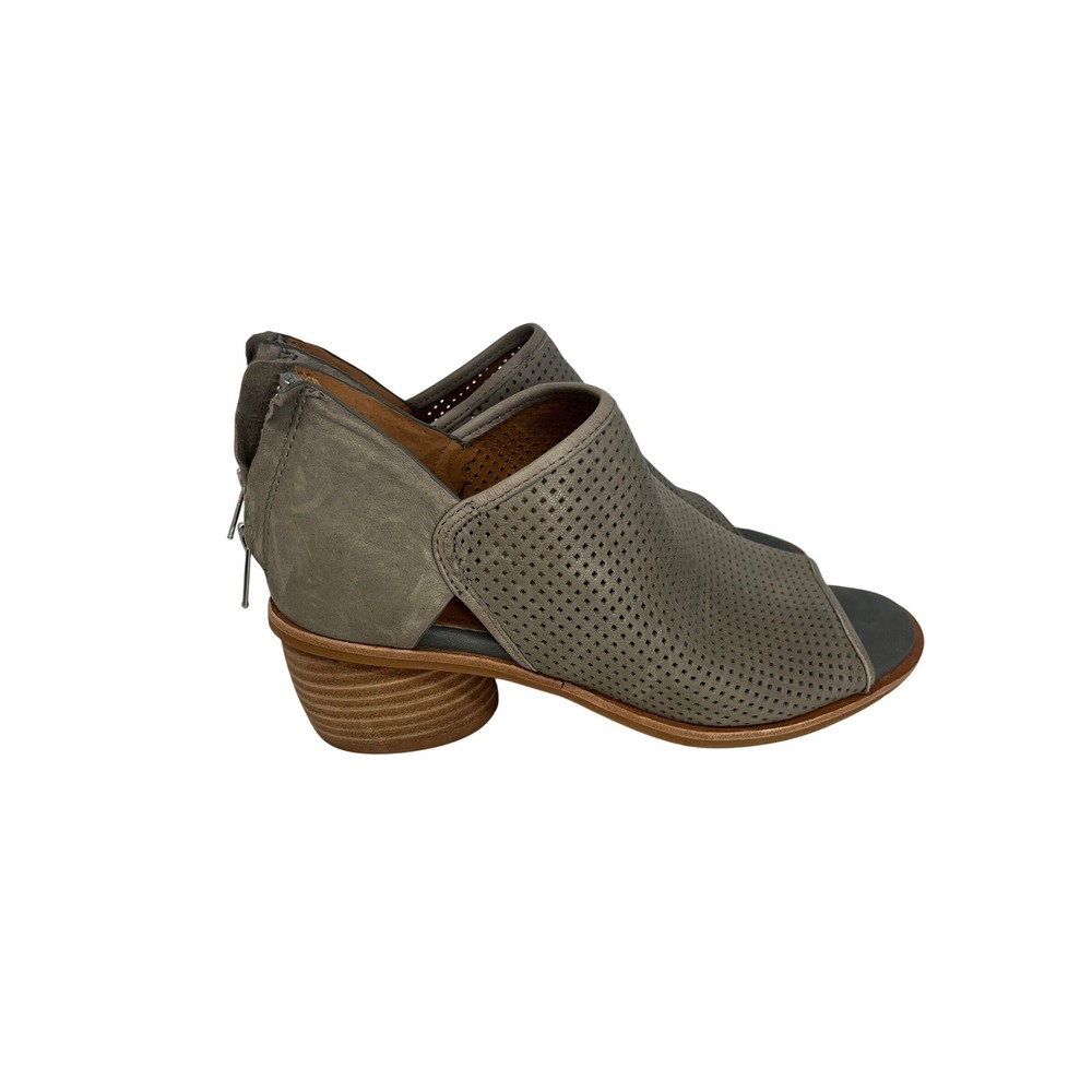 Sofft Carleigh Moon Grey Leather Perforated Peep Toe Block Heel Sandals Size 8.5 - Picture 2 of 7